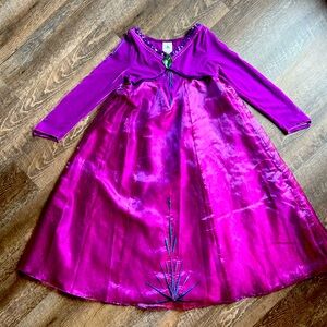 Disney Store Elsa’s Purple “Into the Unknown” Costume Size 7/8